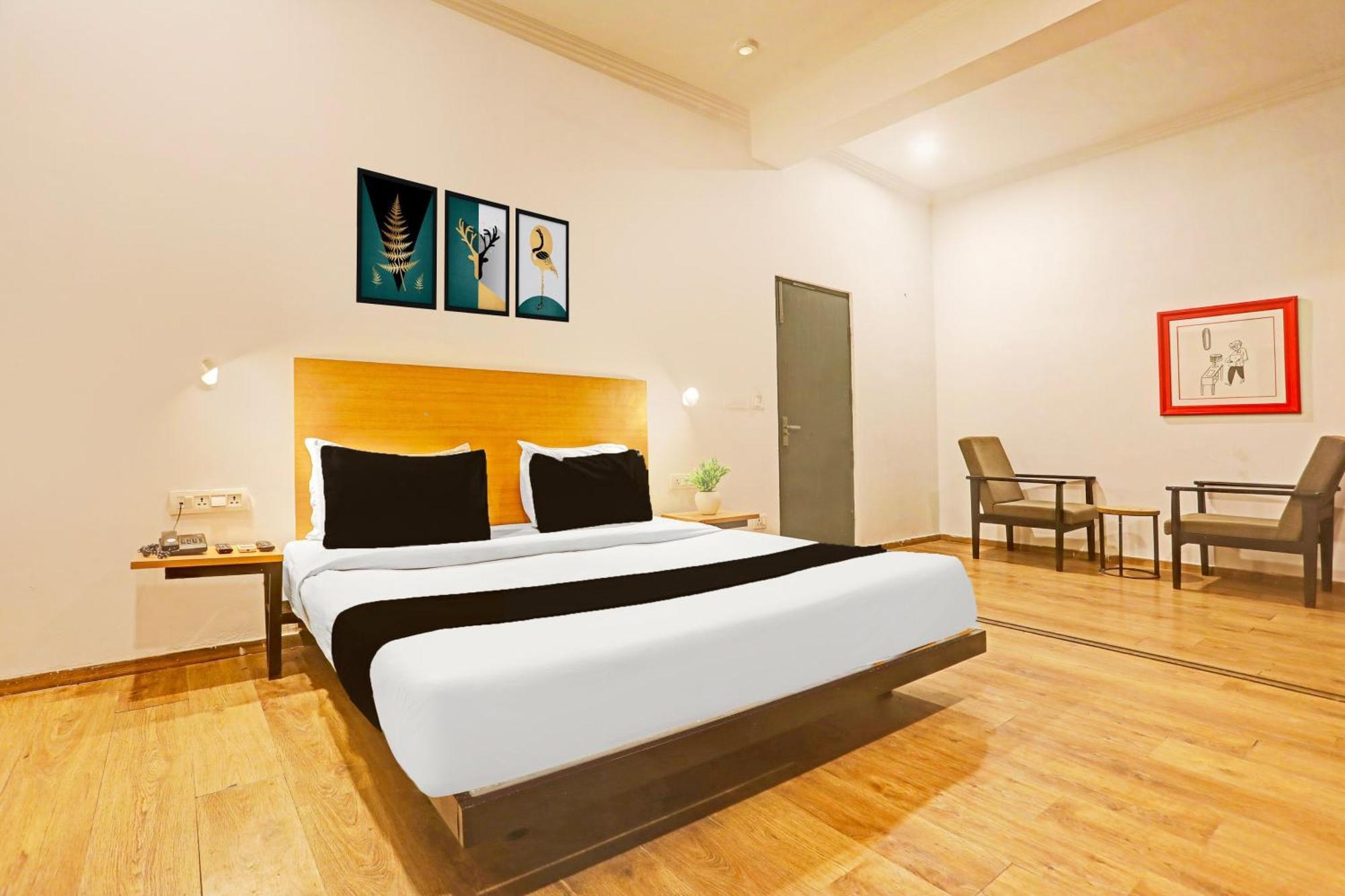Super Townhouse Vijay Khand Gomti Nagar Lucknow Buitenkant foto