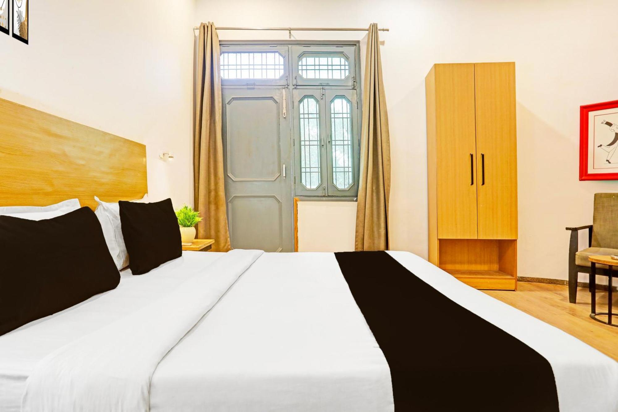 Super Townhouse Vijay Khand Gomti Nagar Lucknow Buitenkant foto