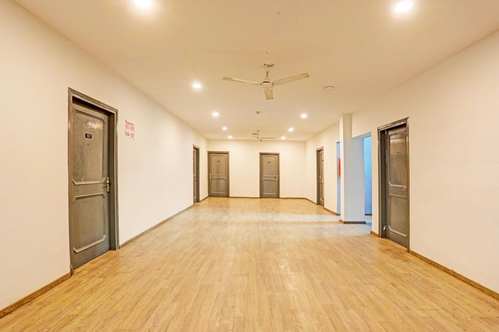 Super Townhouse Vijay Khand Gomti Nagar Lucknow Buitenkant foto