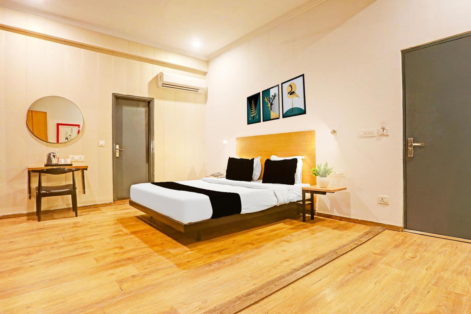 Super Townhouse Vijay Khand Gomti Nagar Lucknow Buitenkant foto