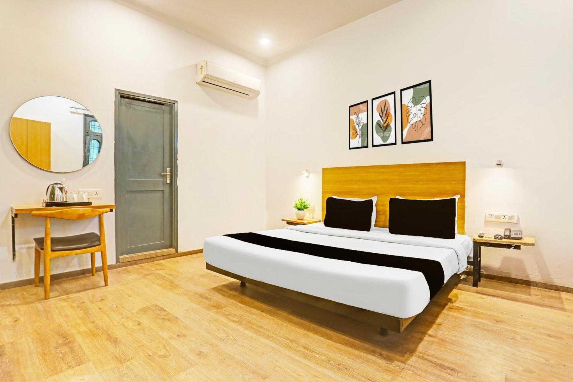 Super Townhouse Vijay Khand Gomti Nagar Lucknow Buitenkant foto